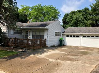 1927 Kuerbitz Dr, Lansing, MI 48906