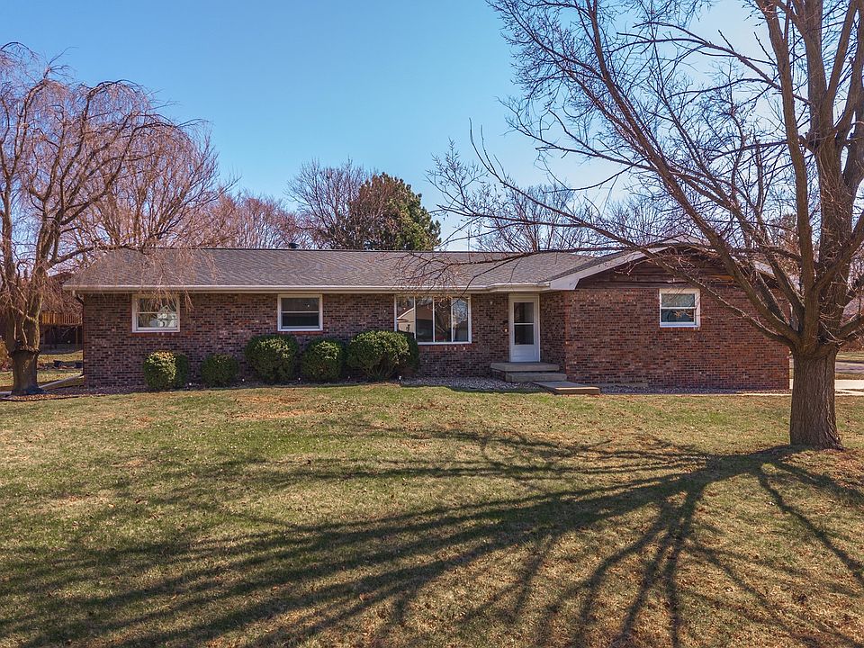 1st image of 200 Felmley Dr