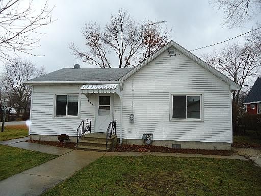 1st image of 330 N 1st Ave