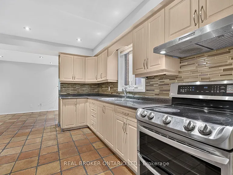 109 Robert Hicks Dr — Photo 11