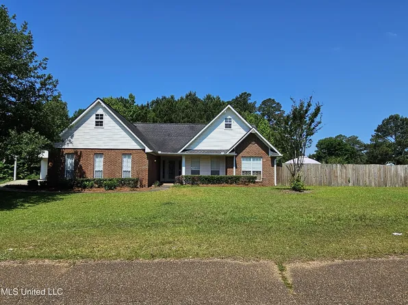 302 Will Ave, Philadelphia, MS 39350