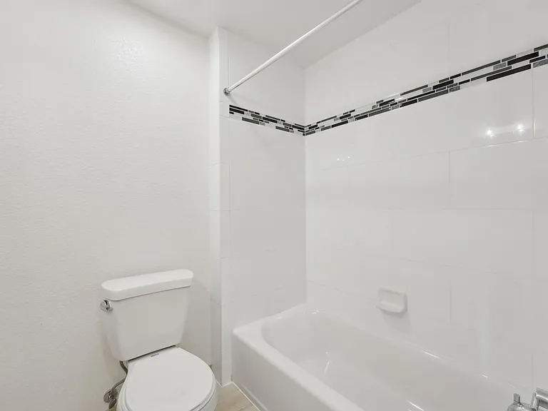 Addison Arts Apartments — Photo 102