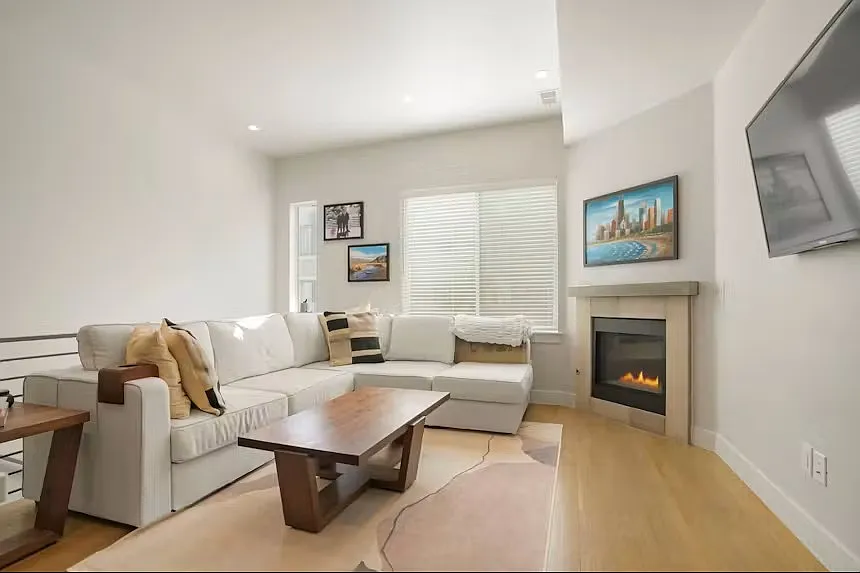 2 bed, 2.5 bath, 1396 sqft, $3,750 — Photo 2