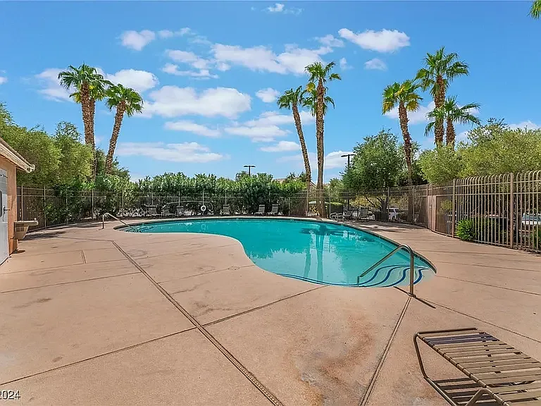 3 bed, 2.5 bath, 1468 sqft, $1,975 — Photo 4