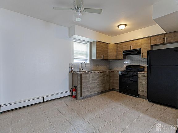 4th image of 16 Somerset St #2