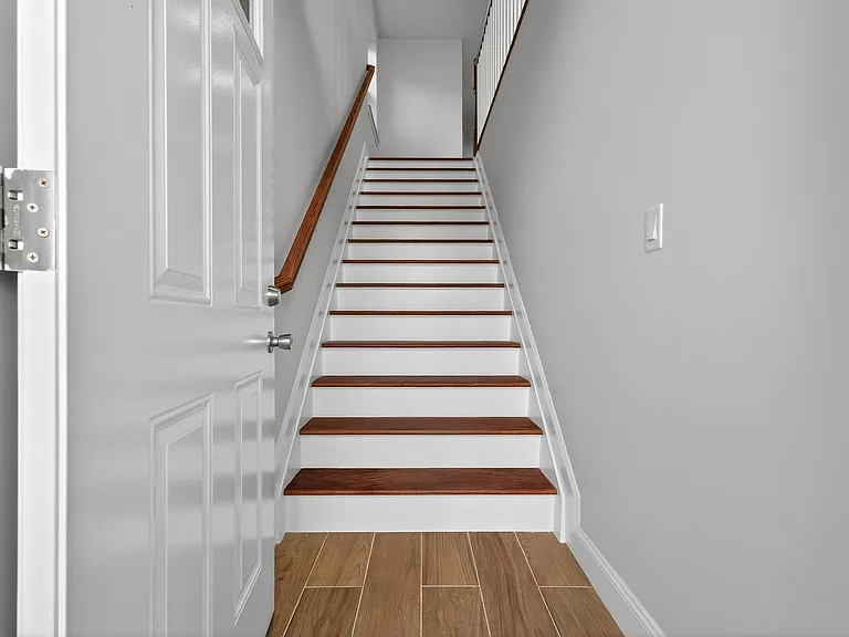 40 E 5th St #2 — Photo 3