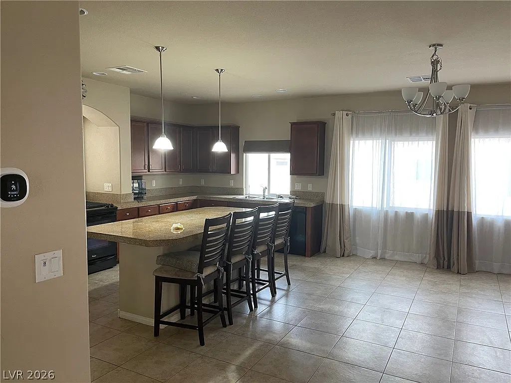 4 bed, 2.5 bath, 3046 sqft, $2,800 — Photo 2