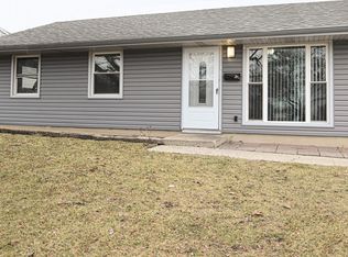 511 S Park Blvd, Streamwood, IL 60107