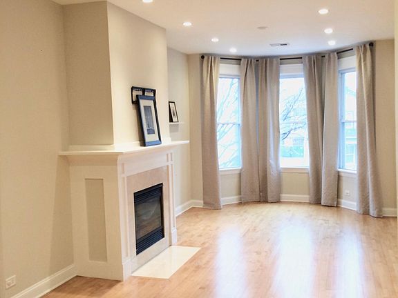 2nd image of 1506 W Oakdale Ave #2