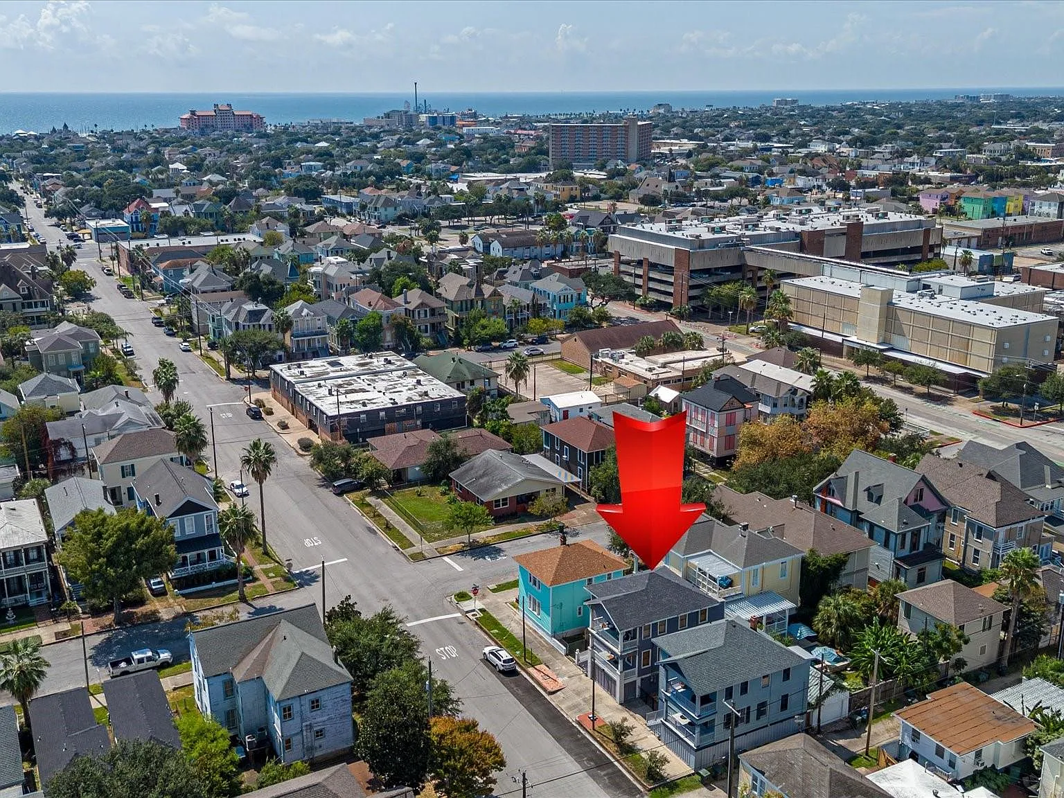 2 bed, 1.0 bath, 870 sqft, $1,750 — Photo 2