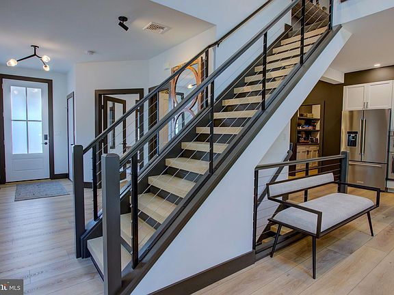 5th image of 1090 Alden Way #106