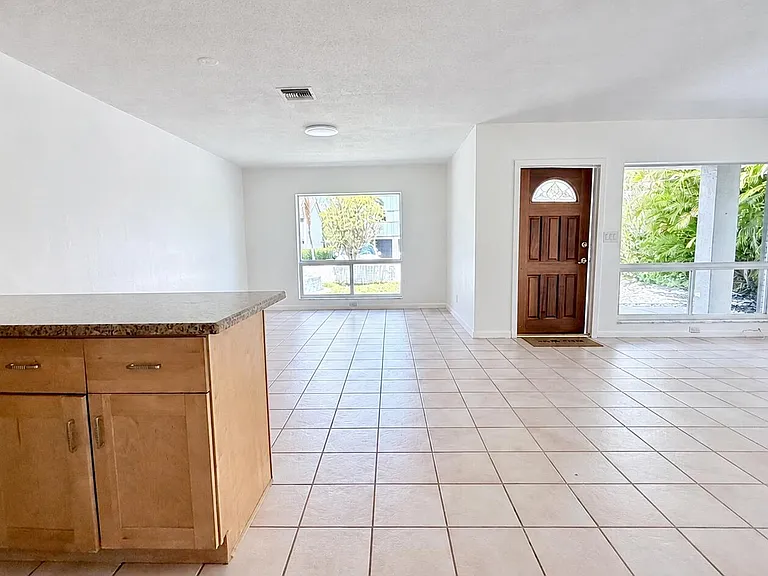 620 NE 19th Ave #N — Photo 2