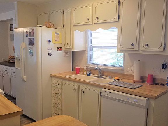 5th image of 931 Roseau Ave W