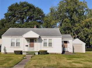 403 NW 1st St, Casey, IL 62420