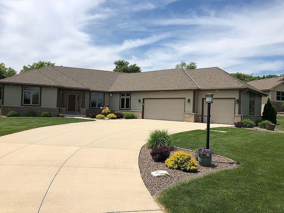 Immaculate split bedrm ranch