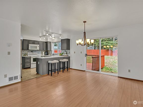 4th image of 8217 188th Street Ct E
