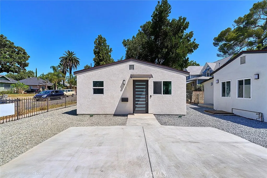 1 bed, 440 sqft, $2,200 — Photo 2