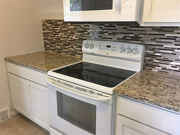 5th image of 23140 Orchard Lake Rd