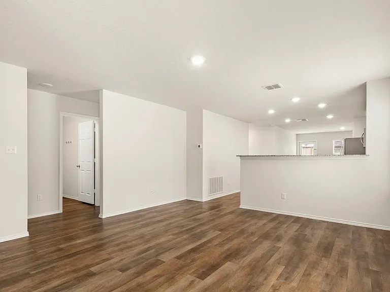 4138 Lily Glade Ln — Photo 4