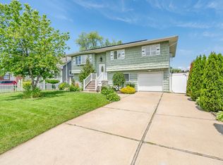 255 Rose St, Copiague, NY 11726