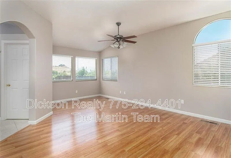 4 bed, 2.0 bath, 1951 sqft, $2,600 — Photo 3