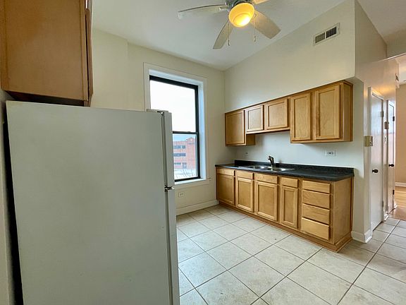 2nd image of 2418 N Clybourn Ave #3R