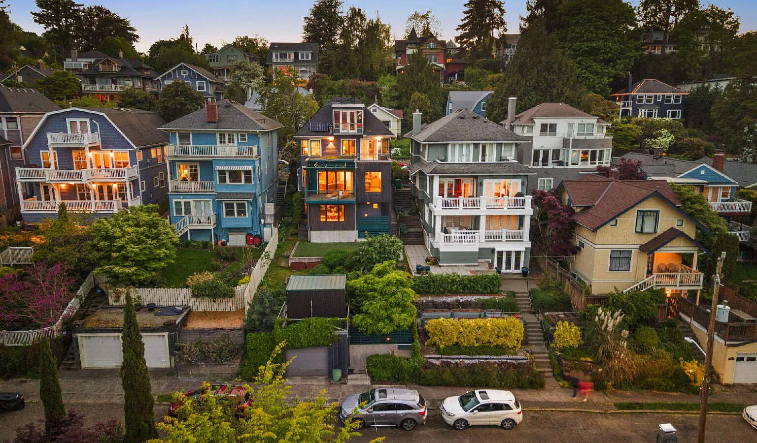 Architectural Madrona Retreat with Panoramic Lake Washington Views, Solar & Detached Office- Avai... — Photo 3