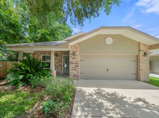 930 Tanager Rd, Fort Walton Beach, FL 32547