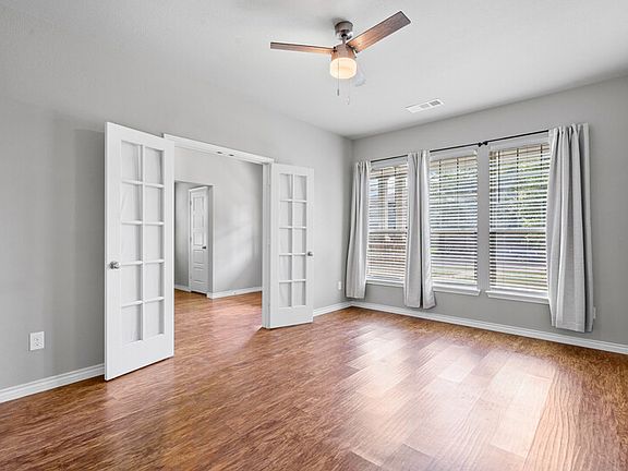 5th image of 2641 Frazier Ave