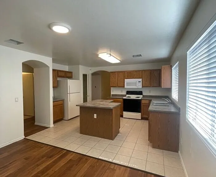 2057 W Silver Meadow Pl — Photo 3