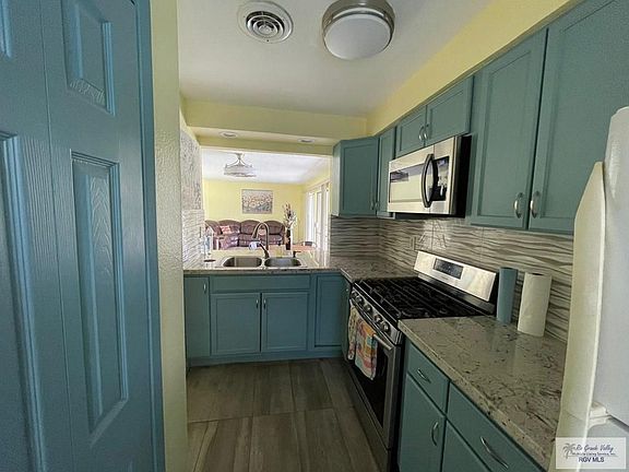 3rd image of 1900 E Elizabeth St #8