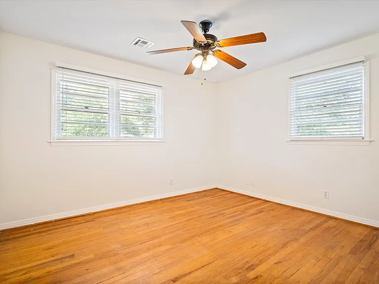 316 Syracuse St — Photo 16