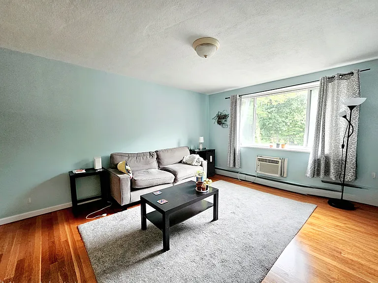 205 Kent St — Photo 6