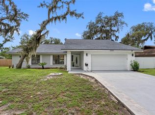 2401 Sprucewood Ln, Plant City, FL 33563
