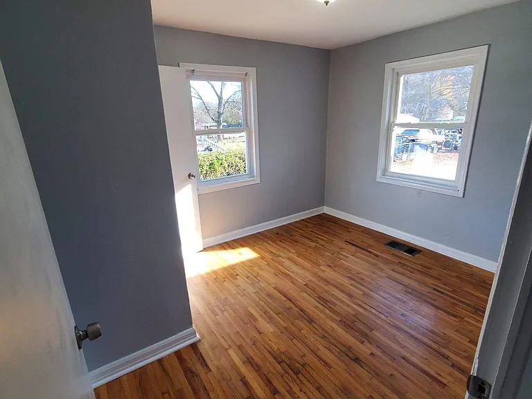 252 S Moss Ave — Photo 6