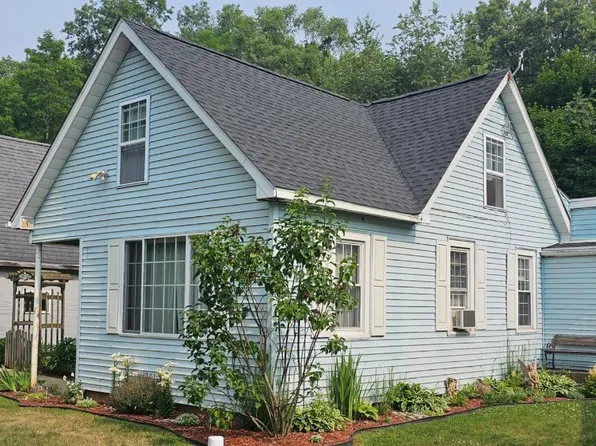 107 Aster Dr, Walkerton, IN 46574