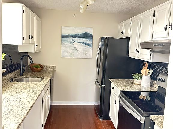 4th image of 9 Bartemus Trl APT 301
