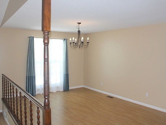4th image of 204 Crestwood Dr