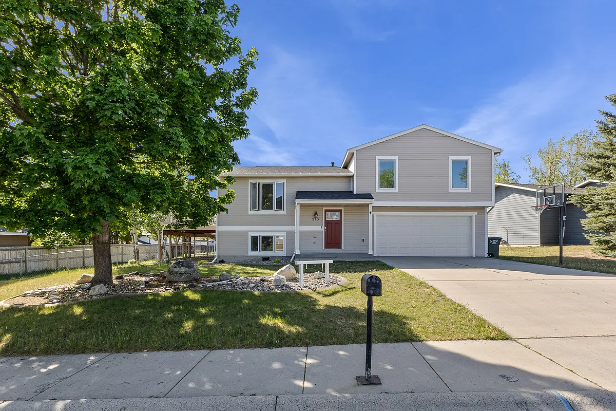 Building Photo - 570 Oasis Dr