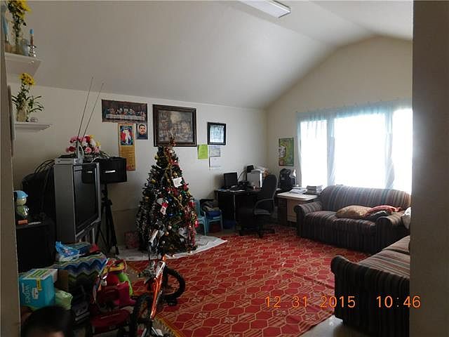 2nd image of 712 W Bolt St