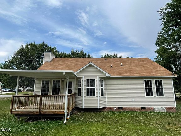 3rd image of 1008 Laurel Leaf Rd