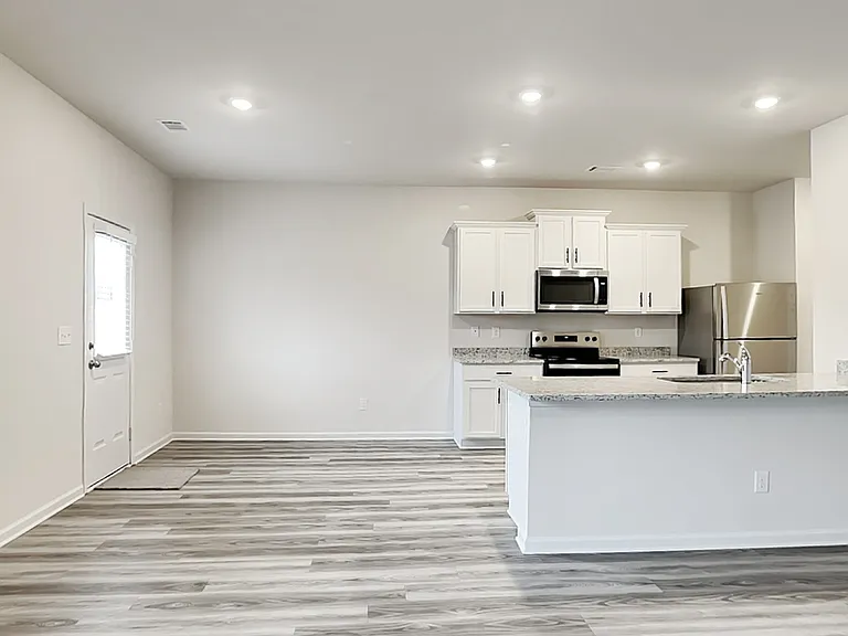 127 Avondale Blvd — Photo 4