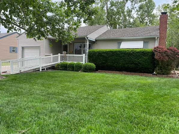 1412 Hoover St, Great Bend, KS 67530