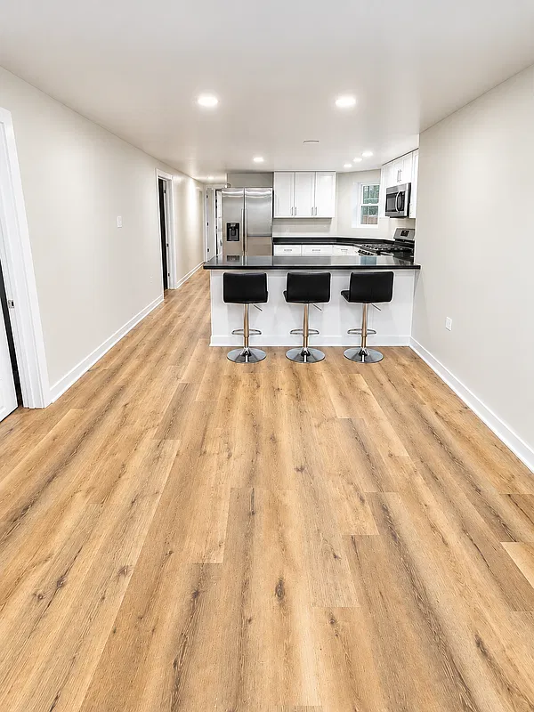 3 bed, 1.0 bath, 950 sqft, $2,350 — Photo 3