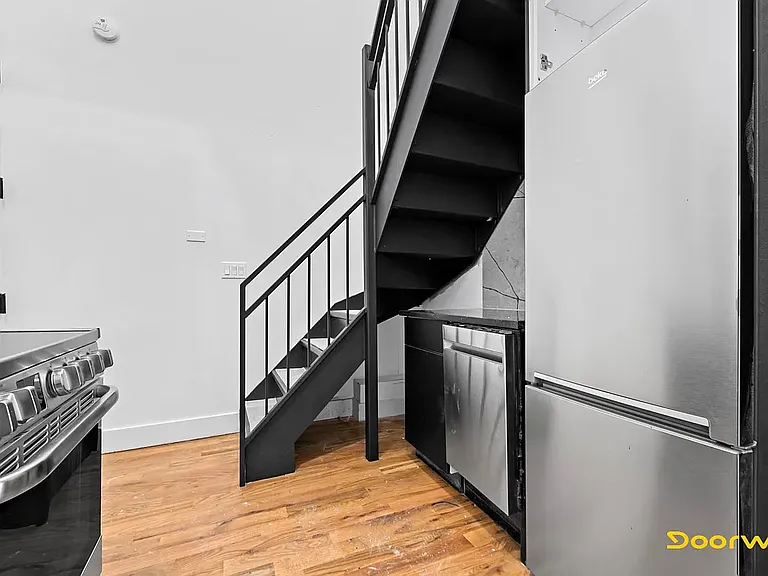 467 Grand St #4A — Photo 9