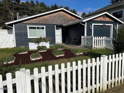 572 SE Jetty Ave, LINCOLN CITY, OR, 97367