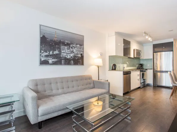 1325 Rolston St #907, Vancouver, BC V6B 0M2