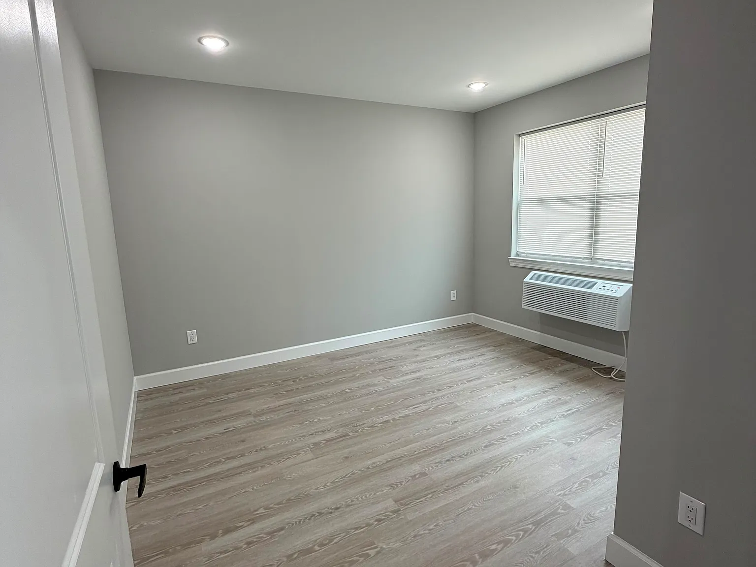 1 bed, $1,818 — Photo 3