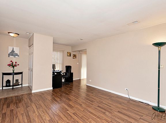 5th image of 715 Huntly Ct #715