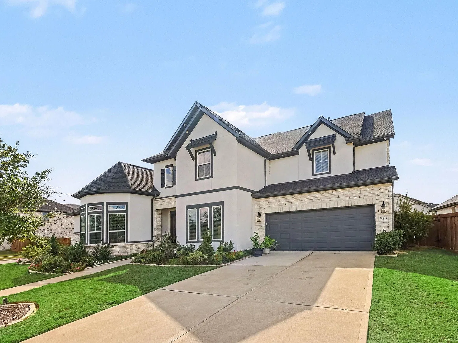 5 bed, 4.5 bath, 3892 sqft, $6,350 — Photo 3